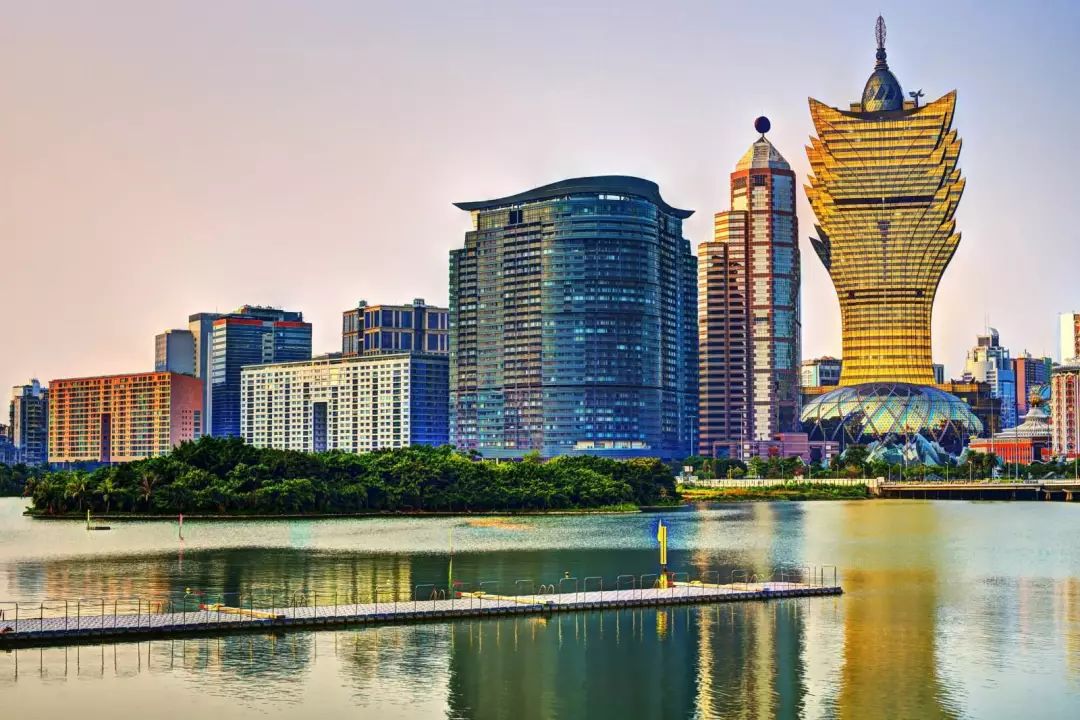 2046年，新澳门与香港的未来展望—跨越时空的双城记（虚构文章）2024新澳门今晚开奖号码和香港295期